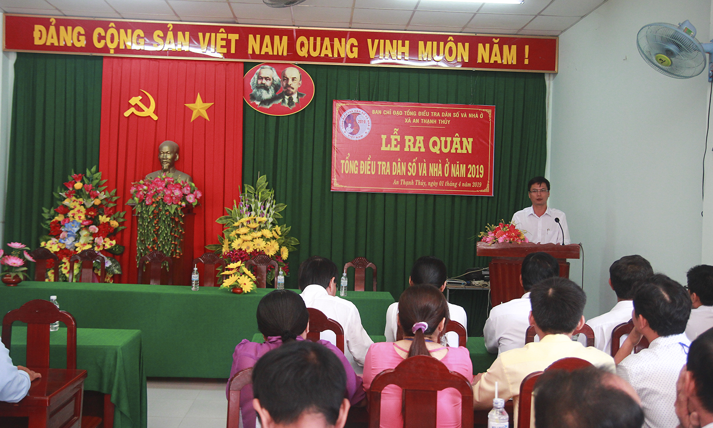 Phó Giám đốc Sở Xây dựng, Thành viên Ban Chỉ đạo tỉnh Hà Thiện Ý phát biểu tại buổi lễ ra quân xã An Thạnh Thủy (huyện Chợ Gạo).