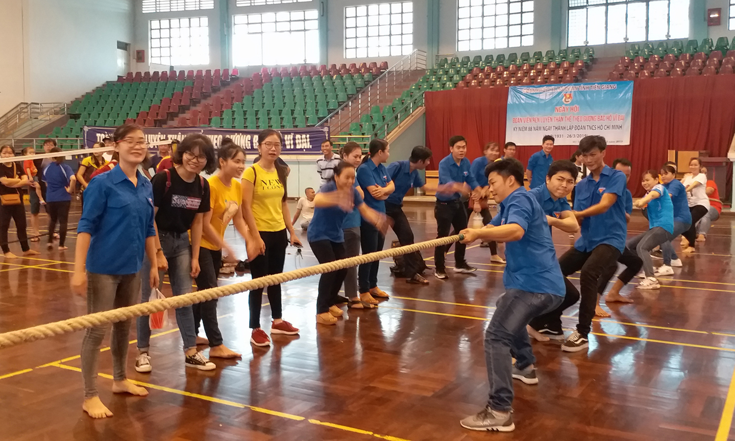 “Ngày Đoàn viên” năm 2019 được các cơ sở Đoàn tổ chức với nhiều hoạt động sôi nổi, ý nghĩa, trong đó có các trò chơi dân gian đã tạo cầu nối gắn kết ĐV-TN với tổ chức Đoàn. Ảnh: PHƯƠNG MAI
