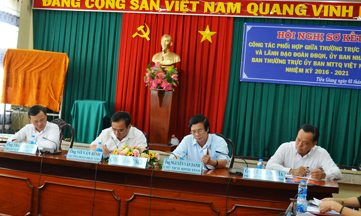 chủ trì hội nghị