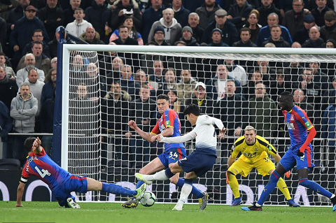 Son trở thành cầu thủ đầu tiên ghi bàn trên SVĐ mới của Tottenham
