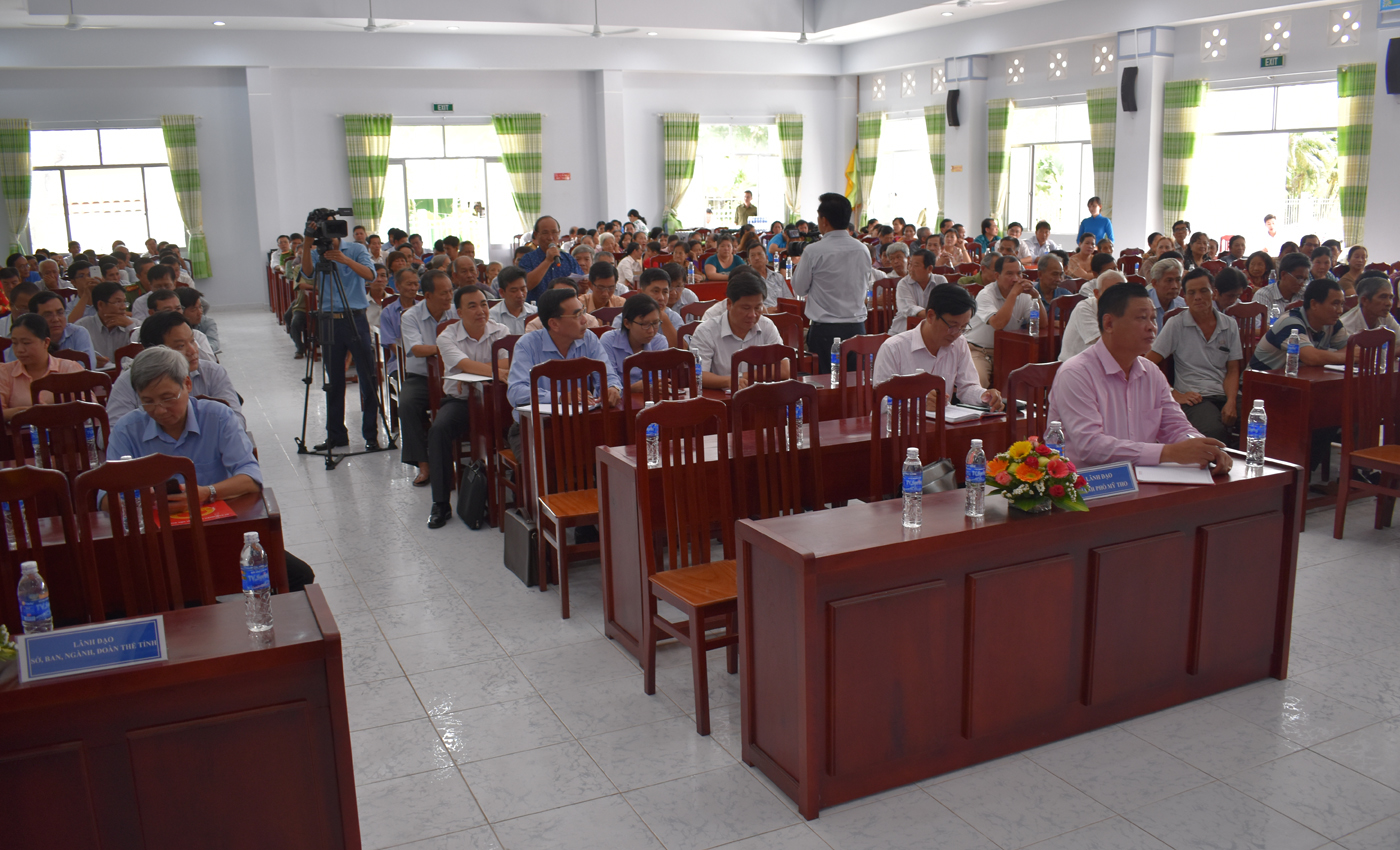 Đông đảo người dân tham dự