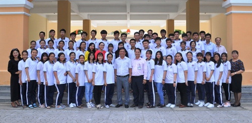 Đoàn học sinh của Trường THPT Nguyễn Đình Chiểu. 