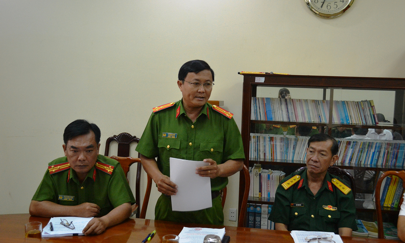 Đại biểu đóng góp ý kiến cho dự thảo luật tại cuộc họp