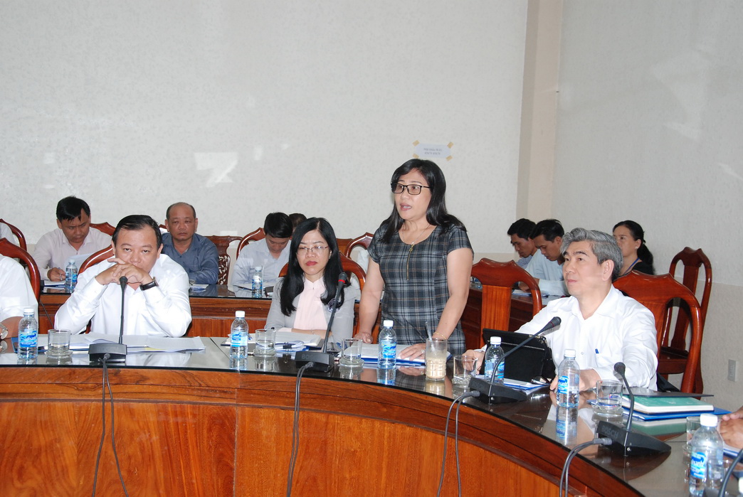 Lãnh đạo Bảo hiểm xã hội tỉnh trả lời chất vấn của đại biểu và nêu kiến nghị của ngành