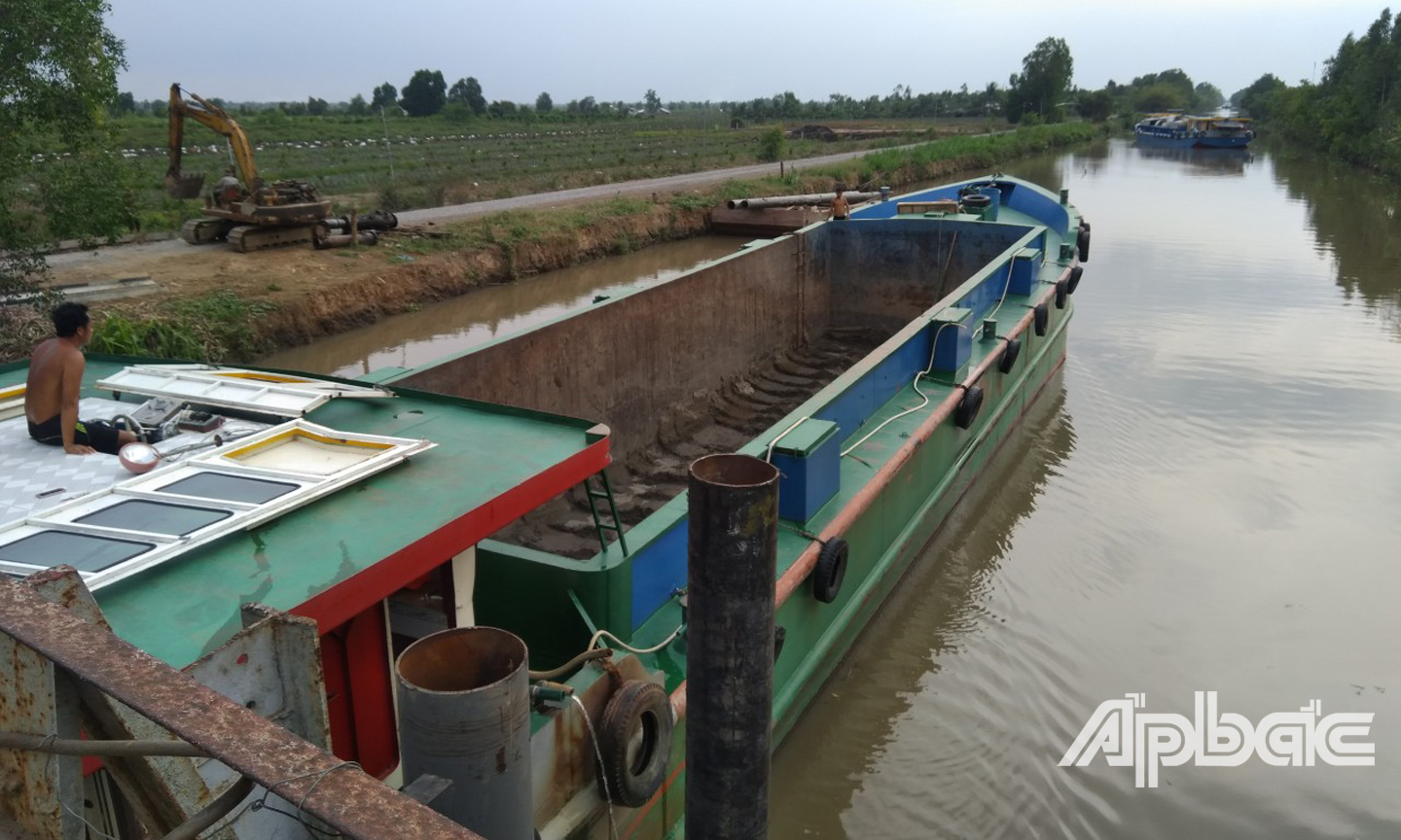 Các phương tiện lưu thông trên tuyến Kênh.