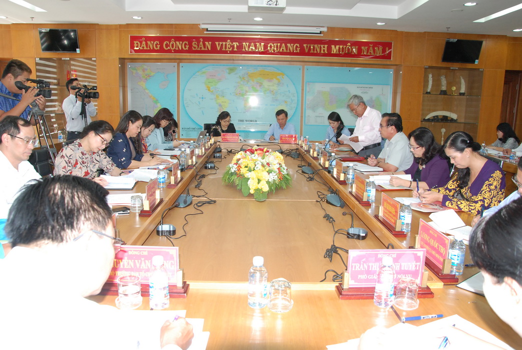 Quang cảnh buổi làm việc