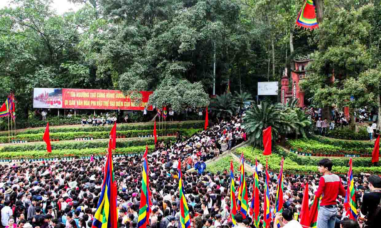 Giỗ Tổ Hùng Vương - Lễ hội Đền Hùng là ngày lễ lớn của Việt Nam, được tổ chức hằng năm vào Mùng 10 tháng 3 (âm lịch).                                                                                                                                                                                                     Ảnh: TƯ LIỆU