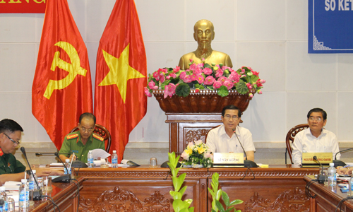Chủ trì Hội nghị. 