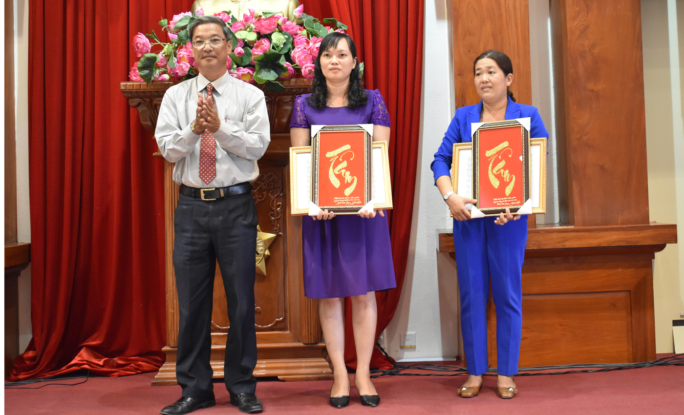 UBND tỉnh và UBMTTQ tỉnh trao tặng Bằng khen cho 6 đơn vị, doanh nghiệp có nhiều đóng góp cho Hội Bảo trợ