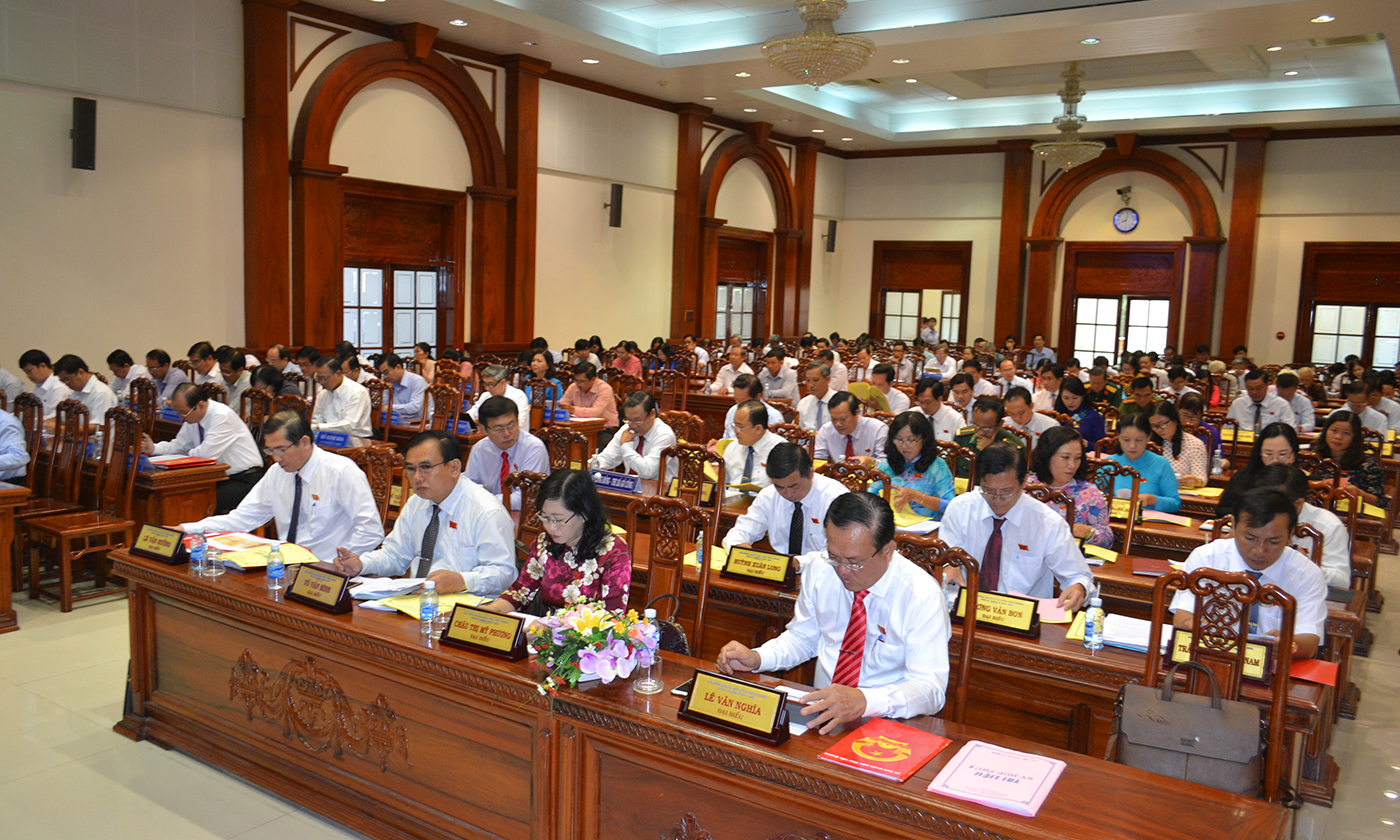 Quang cảnh kỳ họp thứ 8