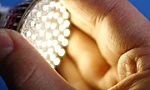 Cảnh báo những nguy cơ của đèn LED đối với sức khỏe con người