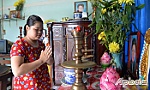 Đắng lòng với hoàn cảnh của cô bé mồ côi
