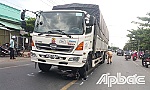 Va quẹt với xe đạp, người đàn ông bị xe tải cán tử vong