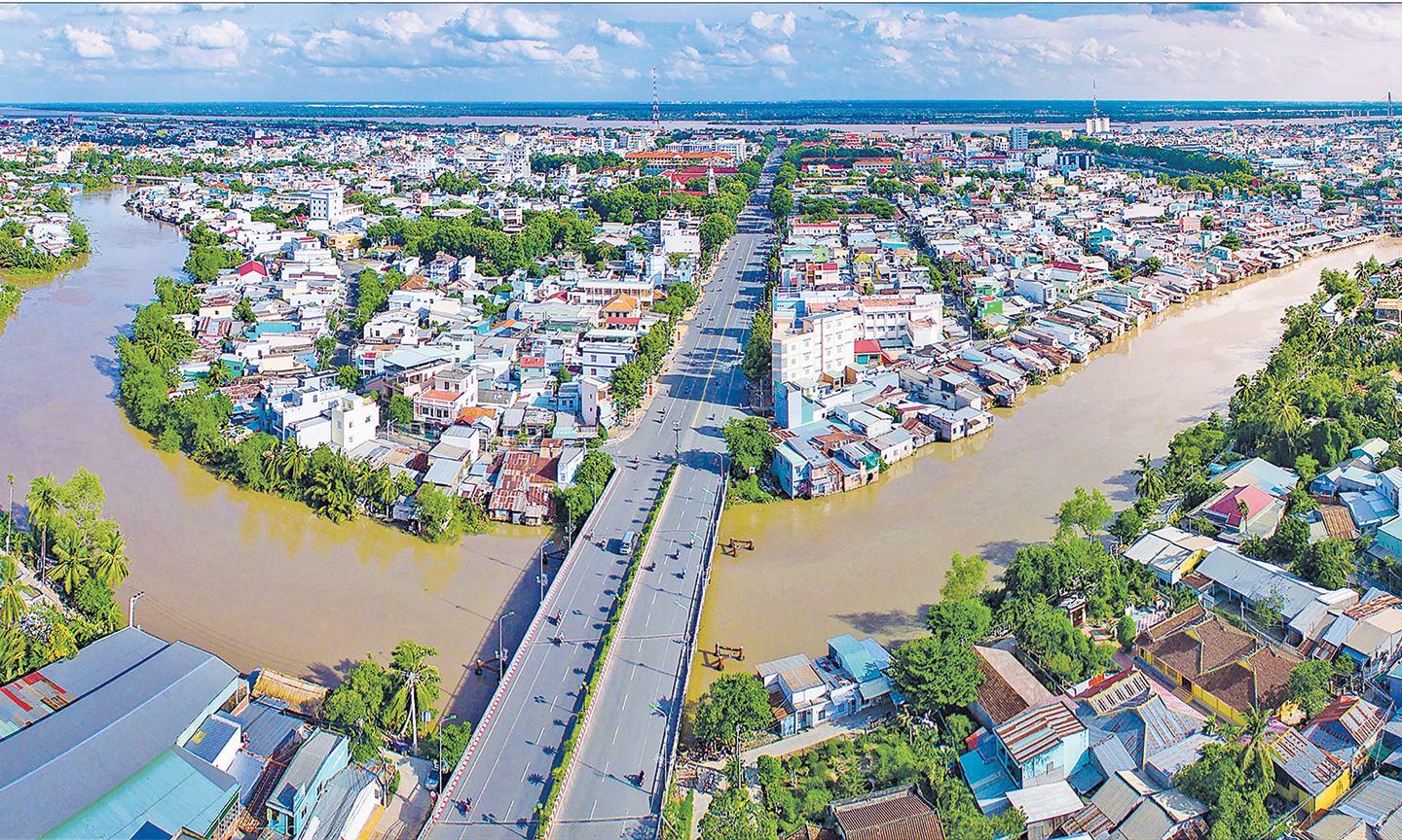 Khúc co sông Bảo Định trong lòng TP. Mỹ tho.                                                                                                                     Ảnh: LÊ HẢI