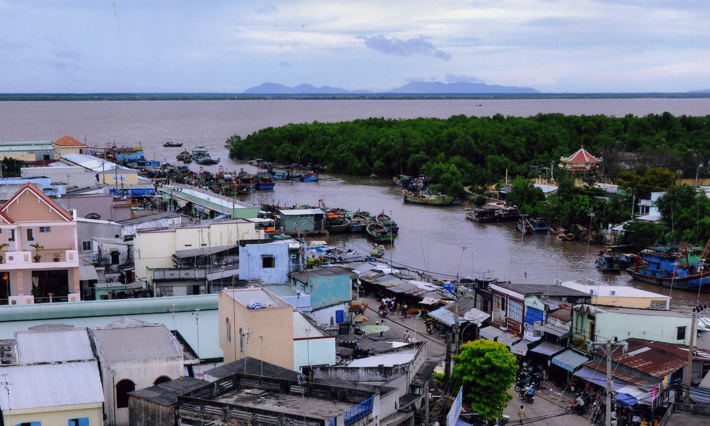 Một góc thị trấn Vàm Láng.                                                                                                                                                                                                                                                                                                                                                                 Ảnh: Nhất An