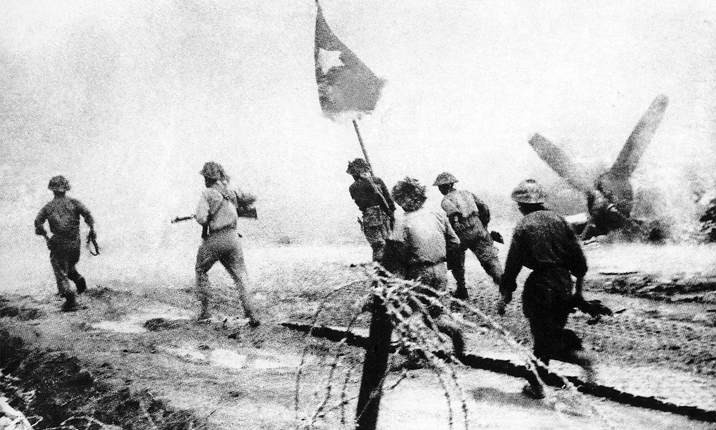 Bộ đội tiến vào khu Trung tâm.