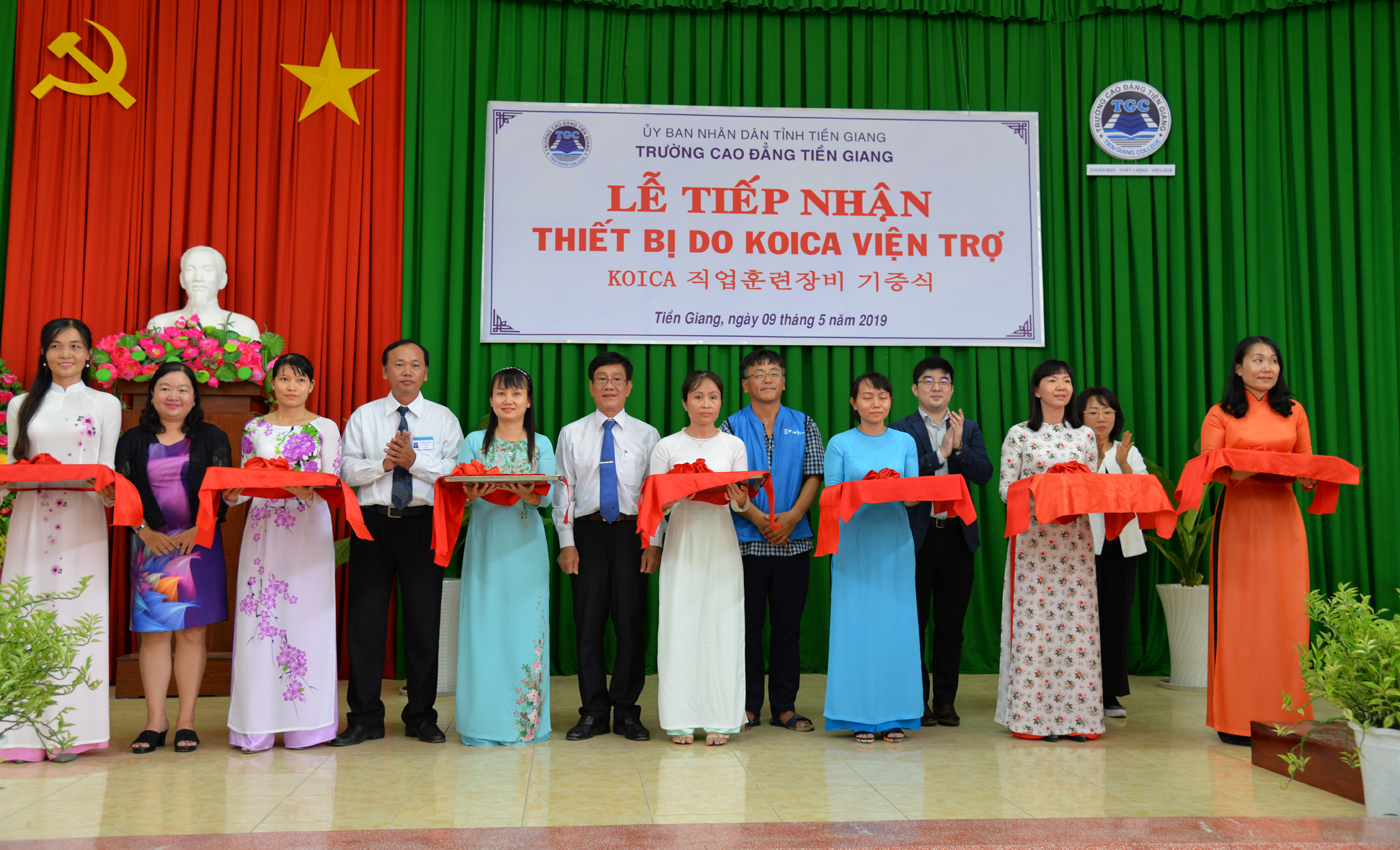 Nghi thức cắt băng khánh thành Dự án “Hội trưởng đa phương tiện”