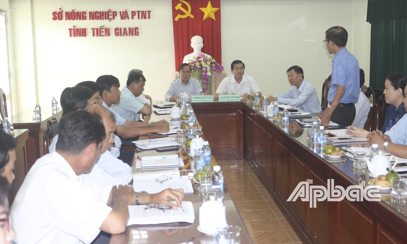 Các đại biểu tham gia buổi làm việc.