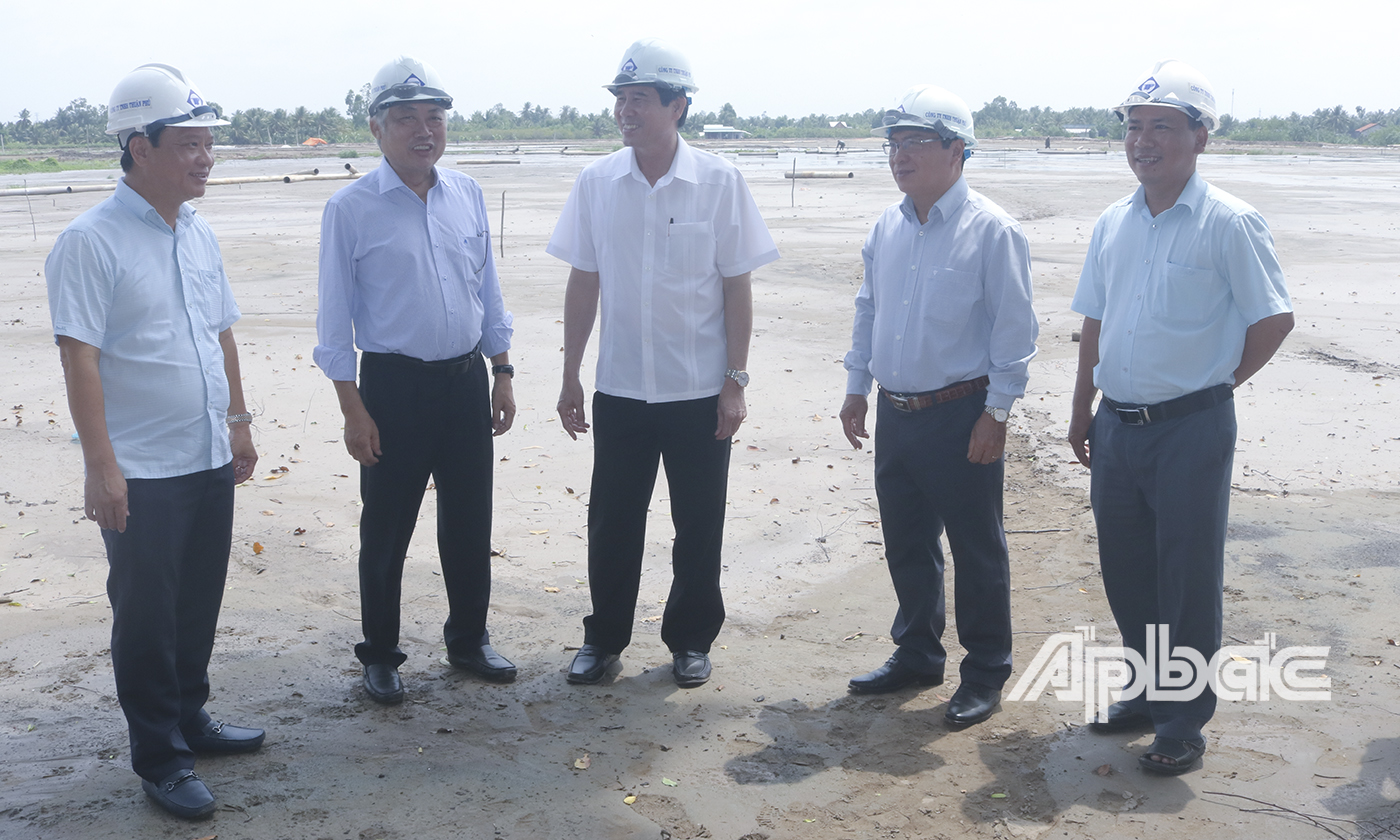 Đoàn đến kiểm tra tiến độ Dự án Bệnh viện Đa khoa tỉnh Tiền Giang.
