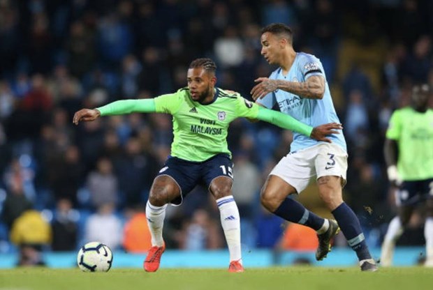 Leandro Bacuna cũng được trao cơ hội khi gặp Man City.