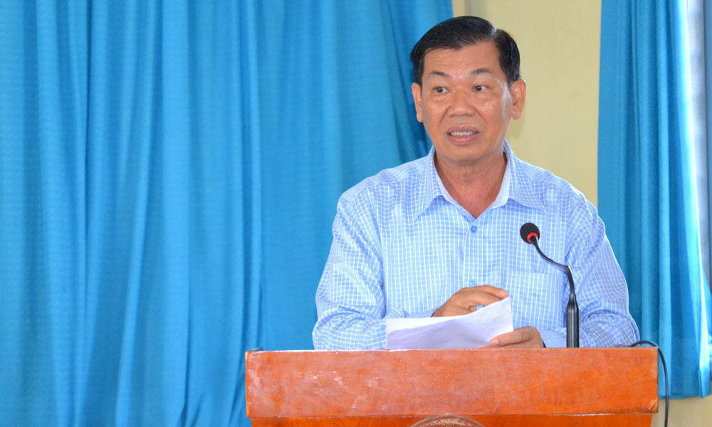 Giám đốc Sở Nông nghiệp và Phát triển nông thôn Nguyễn Văn Mẫn phát biểu tại buổi gặp gở nhân dân xã Phú Tân.
