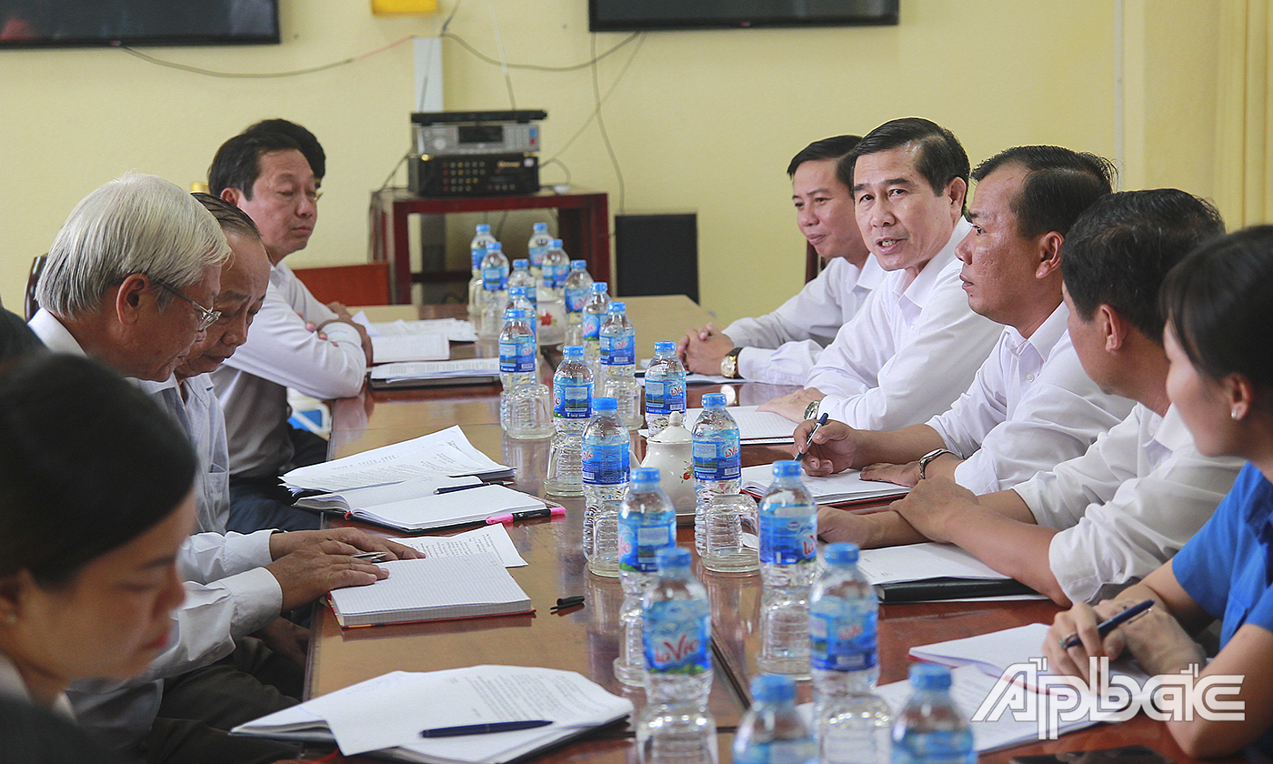 Quang cảnh buổi làm việc.