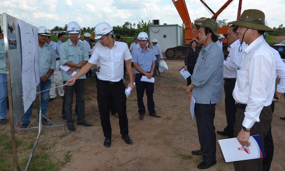 Lãnh đạo tỉnh khảo sát thực tế Dự án tại nút giao Thân Cửu Nghĩa.