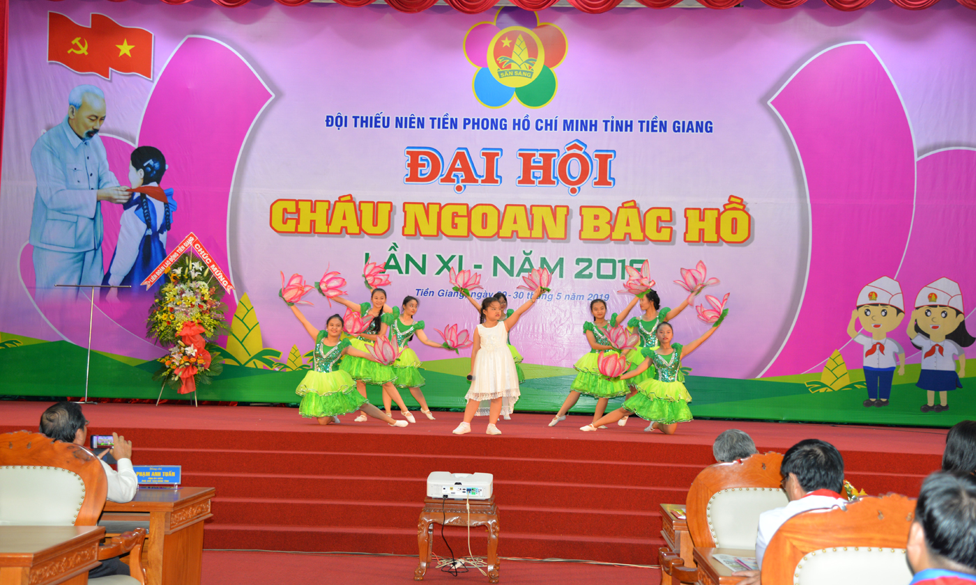 Văn nghệ chào mừng
