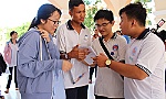 Thí sinh phấn khởi sau bài thi Ngoại ngữ