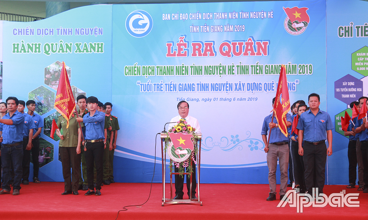 Đồng chí Phạm Anh Tuấn Tỉnh ủy viên, Phó Chủ tịch UBND tỉnh, Trưởng Ban chỉ đạo Chiến dịch phát biểu phát động và chỉ đạo tại buổi lễ.