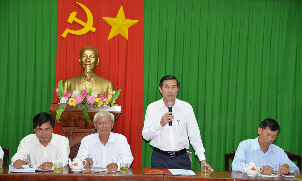 Chủ tịch UBND tỉnh Tiền Giang Lê Văn Hưởng phát biểu tại buổi làm việc.