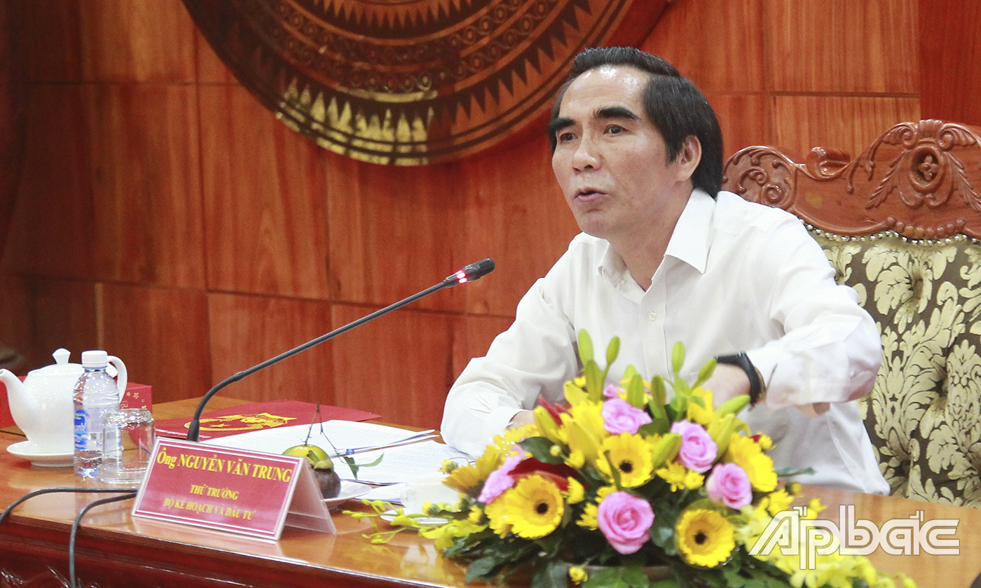 Thứ Trưởng Bộ Kế hoạch và Đầu tư Nguyễn Văn Trung phát biểu tại buổi làm việc.
