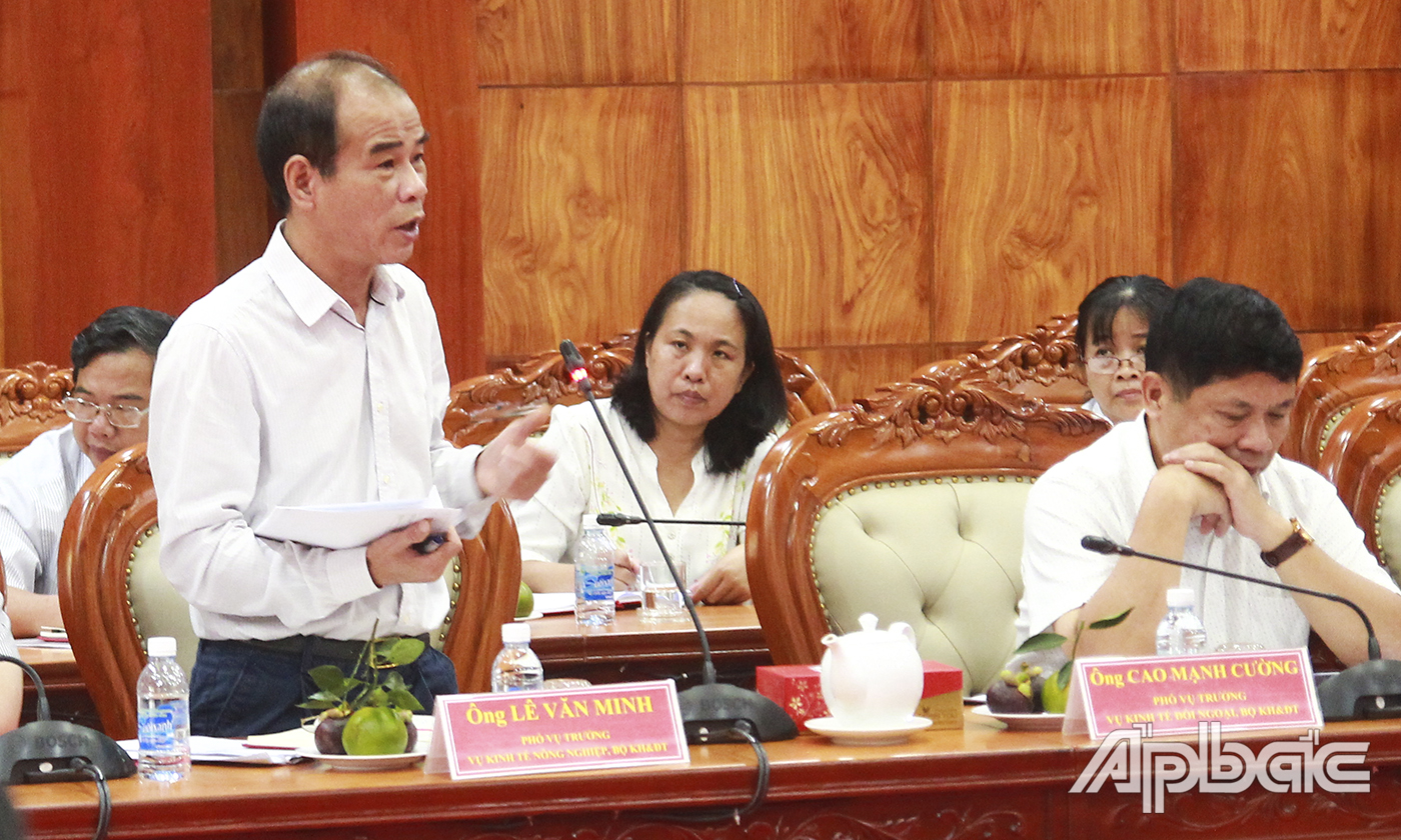 Phó Vụ trưởng Vụ Kinh tế nông nghiệp - Bộ Kế hoạch và Đầu tư Lê Văn Minh phát biểu tại buổi làm việc.