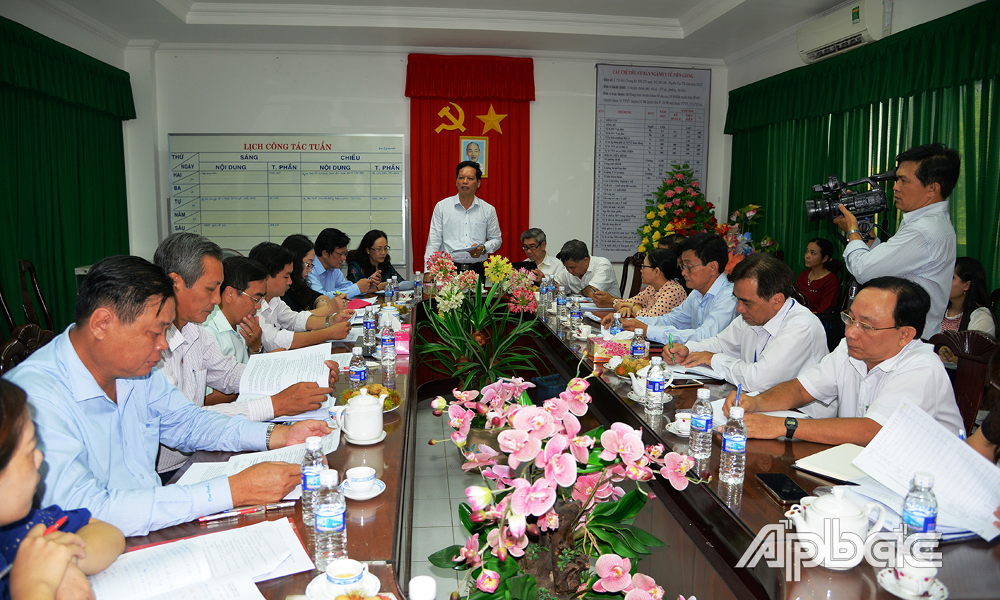  Quang cảnh Đoàn giám sát của Ban Kinh tế - Ngân sách, HĐND tỉnh làm việc với Bệnh viện Đa khoa trung tâm Tiền Giang.