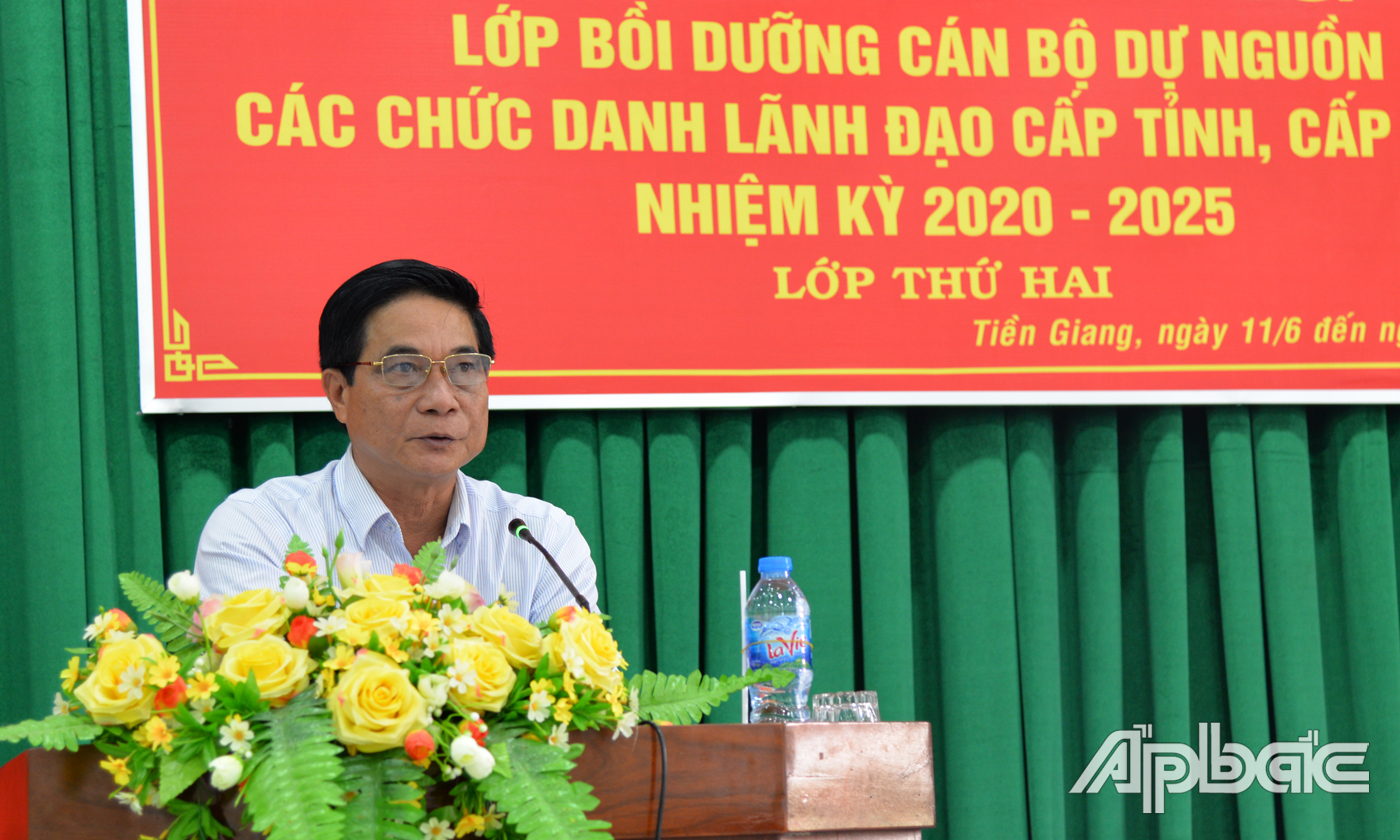 Trưởng Ban Tổ chức Tỉnh ủy phát biểu bế giảng