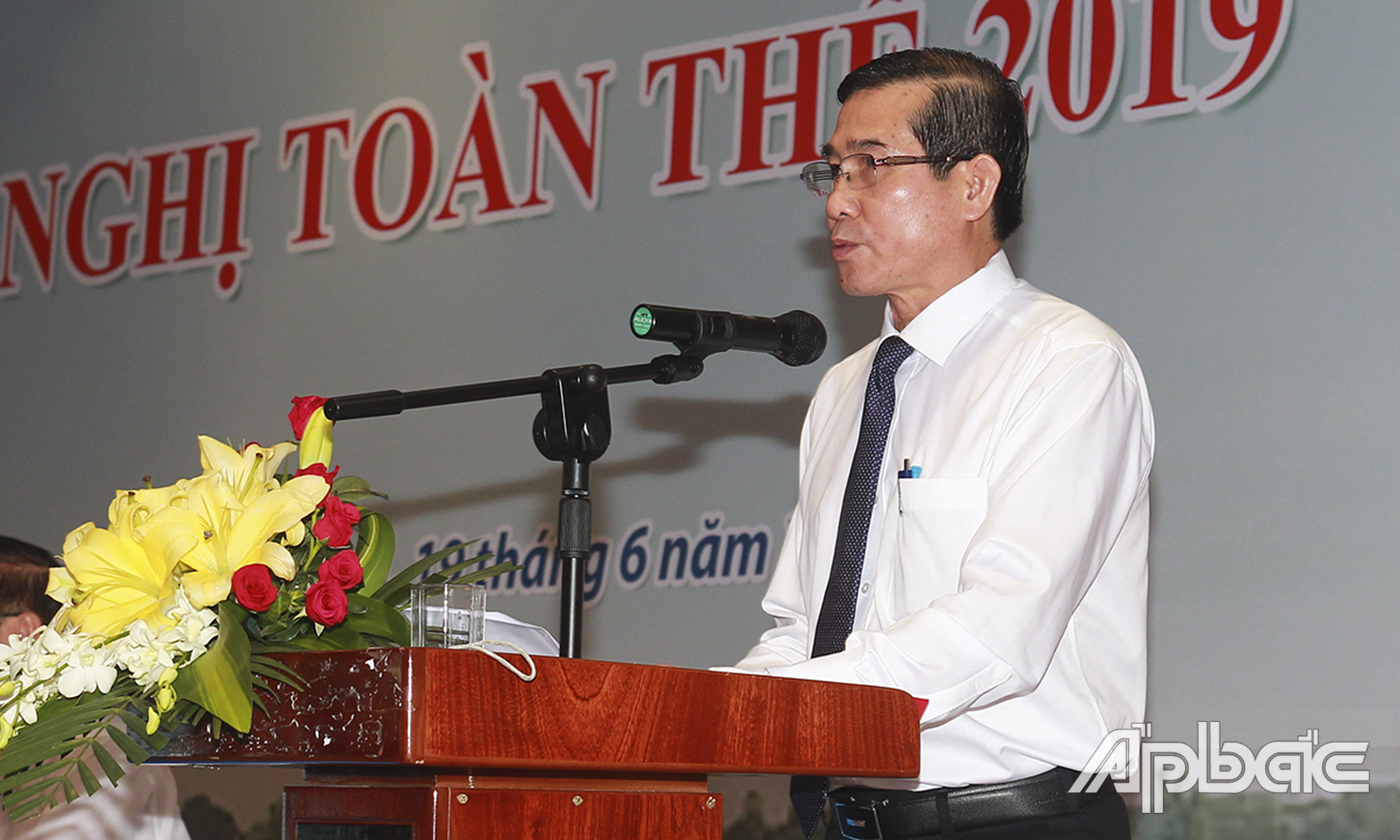 Phó Bí thư Tỉnh ủy, Chủ tịch UBND tỉnh Tiền Giang Lê Văn Hưởng phát biểu tại Hội nghị.