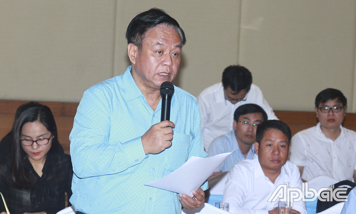 Chánh Văn phòng Thường trực Ủy ban sông Mê Công Việt Nam Lê Đức Trung báo cáo tình hình hoạt động và Chương trình công tác của Ủy ban Sông Mê Công Việt Nam năm 2019.