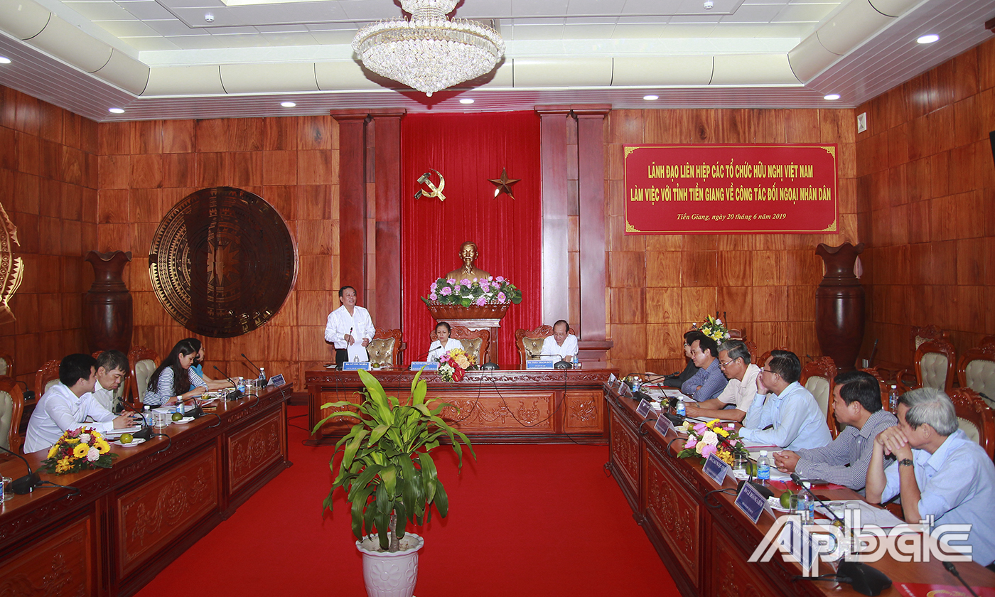 Quang cảnh buổi làm việc.