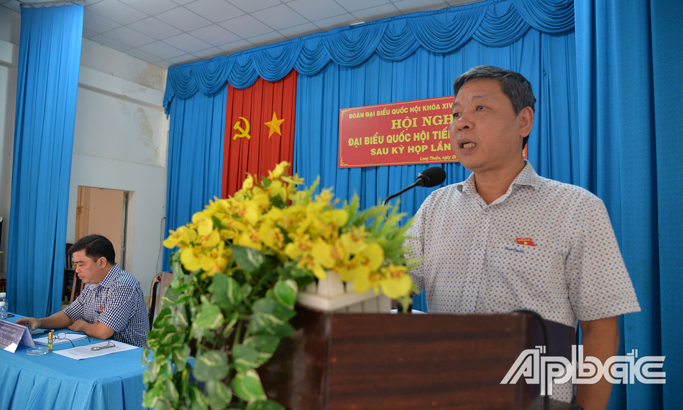 Đại biểu Nguyễn Hoàng Mai trả lời ý kiến cử tri TX. Gò Công