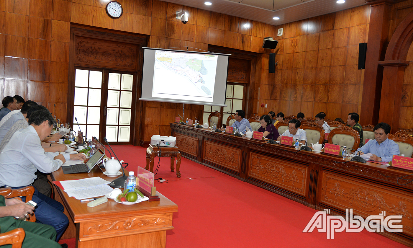 Quang cảnh buổi làm việc