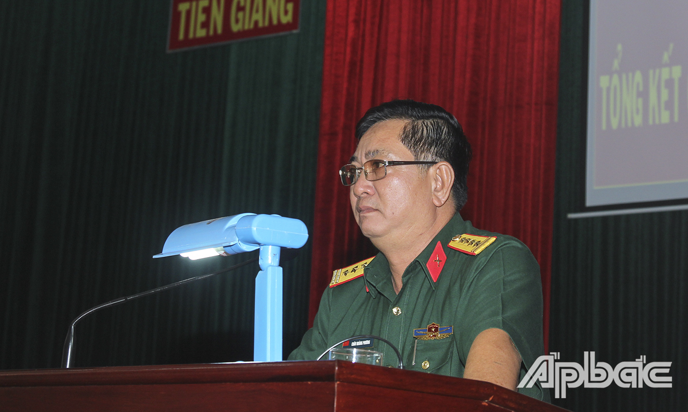 Đại tá Châu Hoàng Phương phát biểu tại hội nghị.