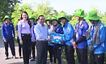 Phó Chủ tịch UBND tỉnh thăm, động viên sinh viên tình nguyện