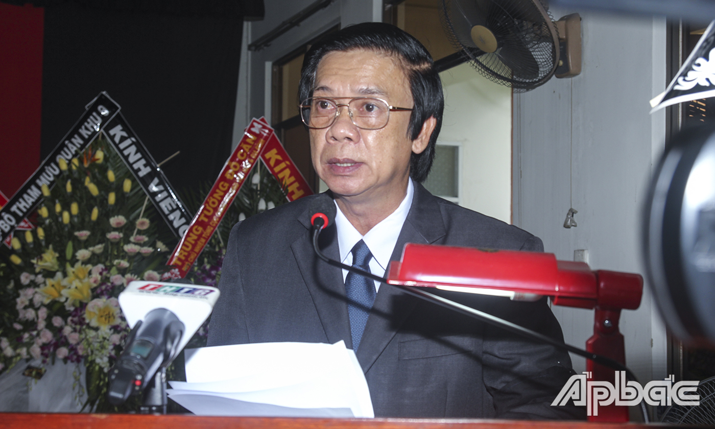 Đồng chí Nguyễn Văn Danh đọc điếu văn tại Lễ truy điệu.