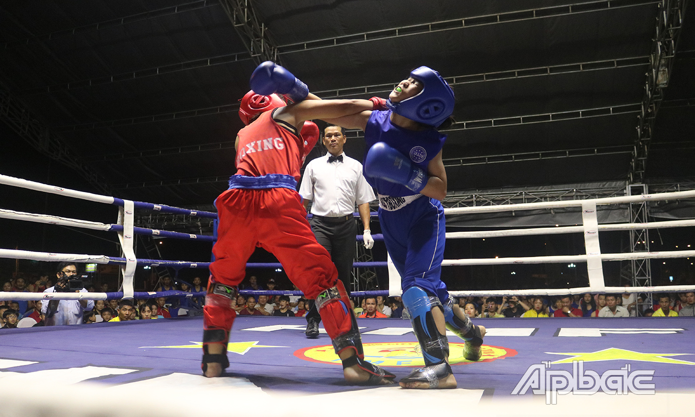 Giải Vô địch Cúp các CLB Kickboxing toàn quốc được tổ chức vào đầu tháng 3 thu hút hàng trăm khán giả đến theo dõi mỗi đêm.