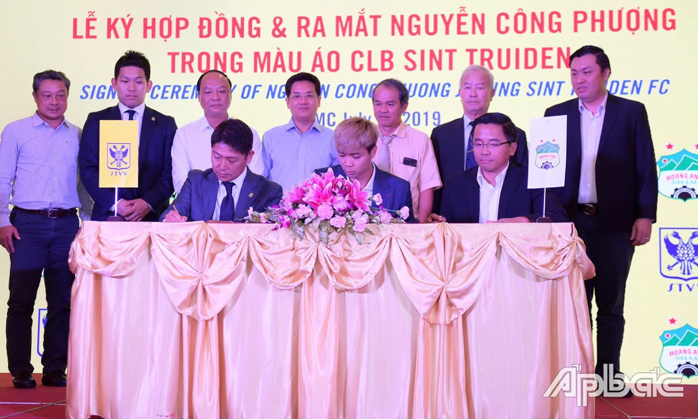 Công Phượng sang Bỉ thi đấu 