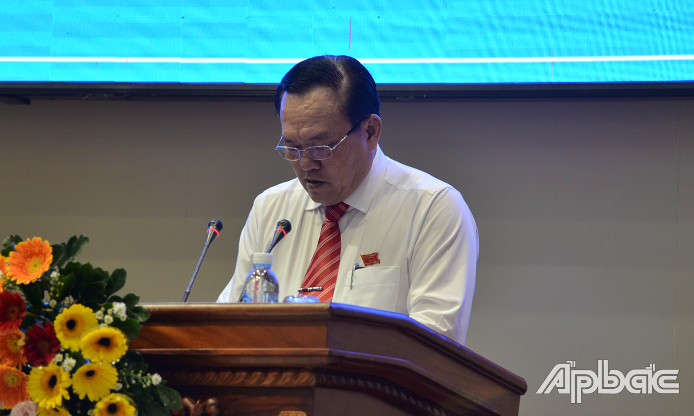 Phó chủ tịch UBND tỉnh Lê văn Nghĩa báo cáo kết quả thực hiện nhiệm vụ phts triển kinh tế - xã hội tỉnh 6 tháng đầu năm 2019