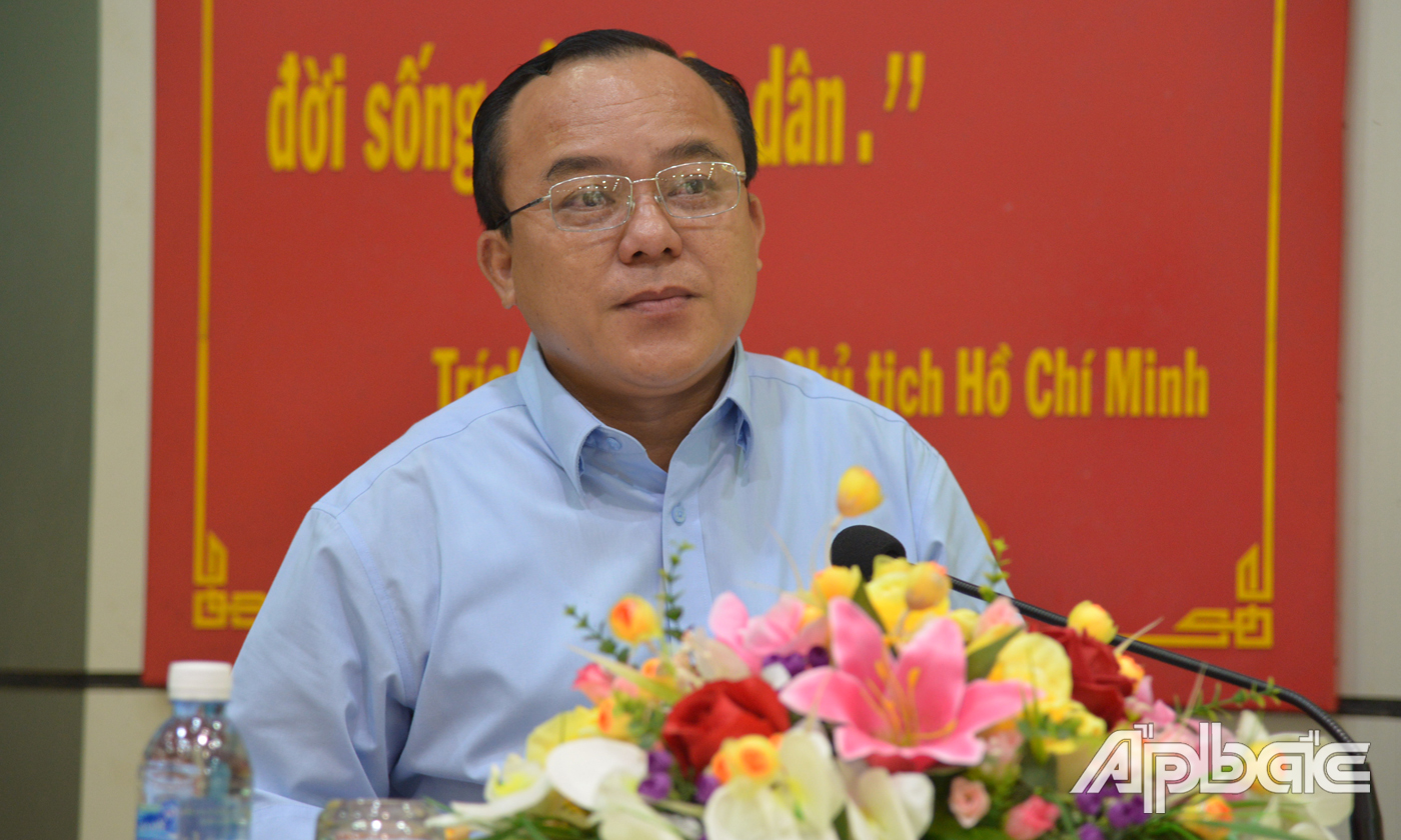 Chủ tịch Uỷ ban MTTQ Việt Nam tỉnh Nguyễn Chí Trung phát biểu tại hội nghị
