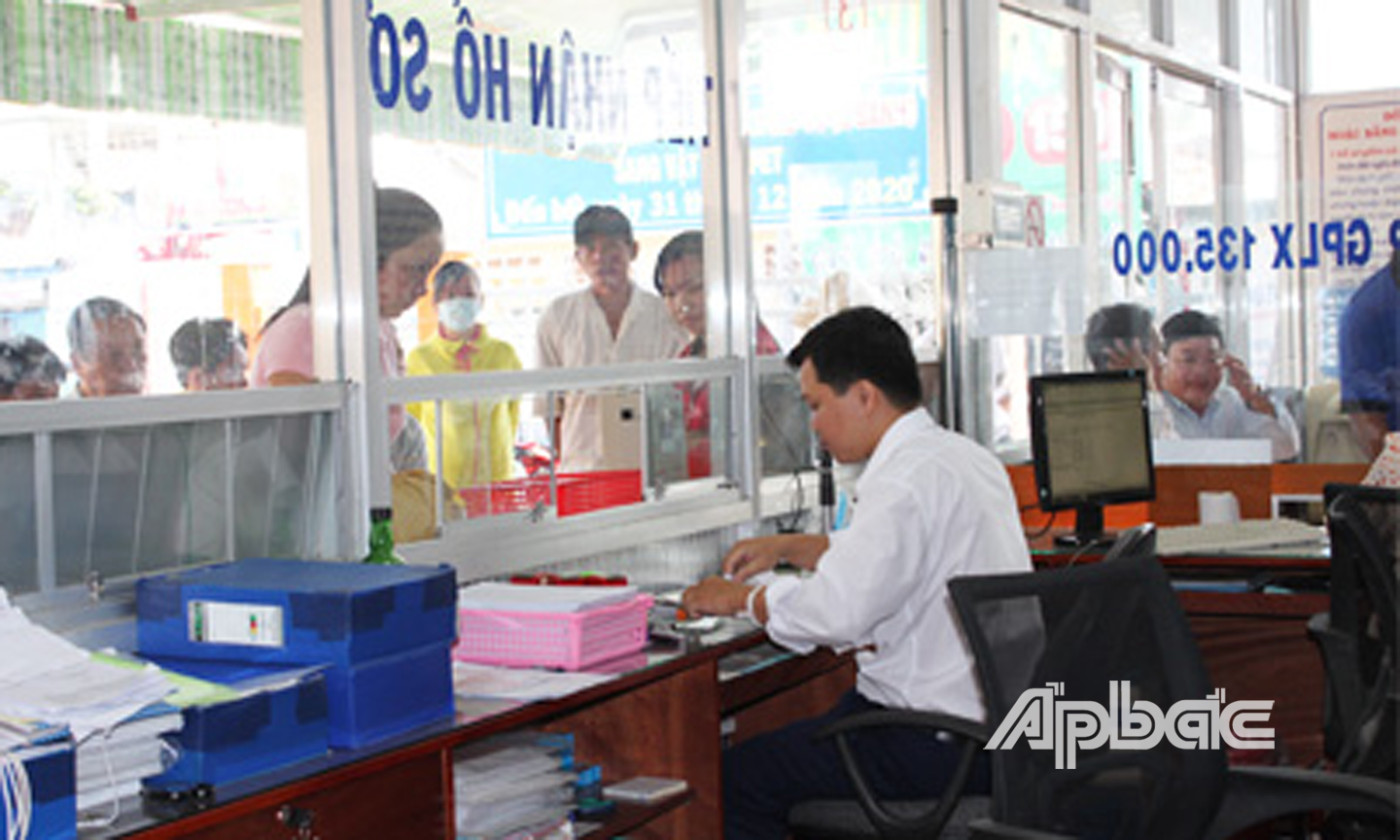 lBộ phận “Một cửa” của Sở GTVT tiếp nhận và giải quyết hồ sơ. Ảnh: Phương Mai