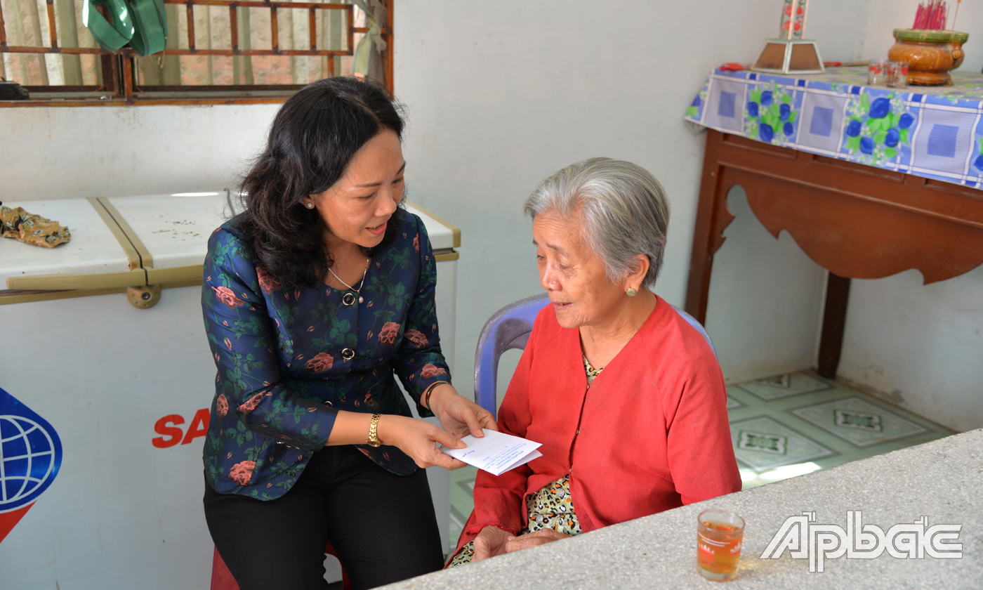 đồng chí Nguyễn Thị Sáng