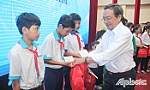 Trao học bổng cho 417 học sinh khuyết tật, mồ côi